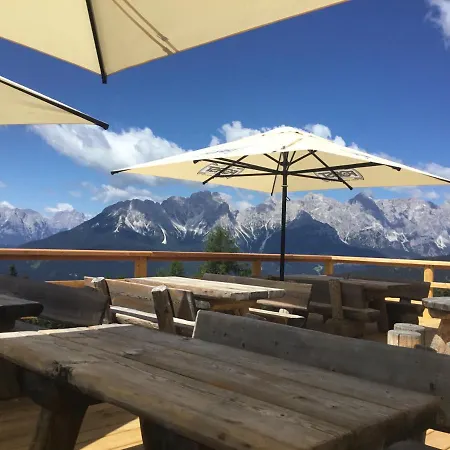 Alojamento de Turismo Selvagem Rifugio De Dòo *